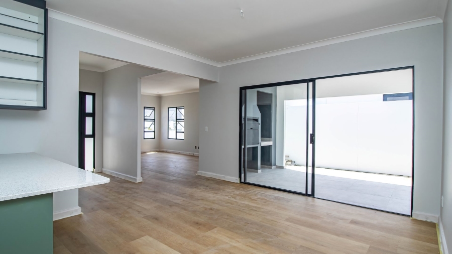 3 Bedroom Property for Sale in Sandbaai Western Cape